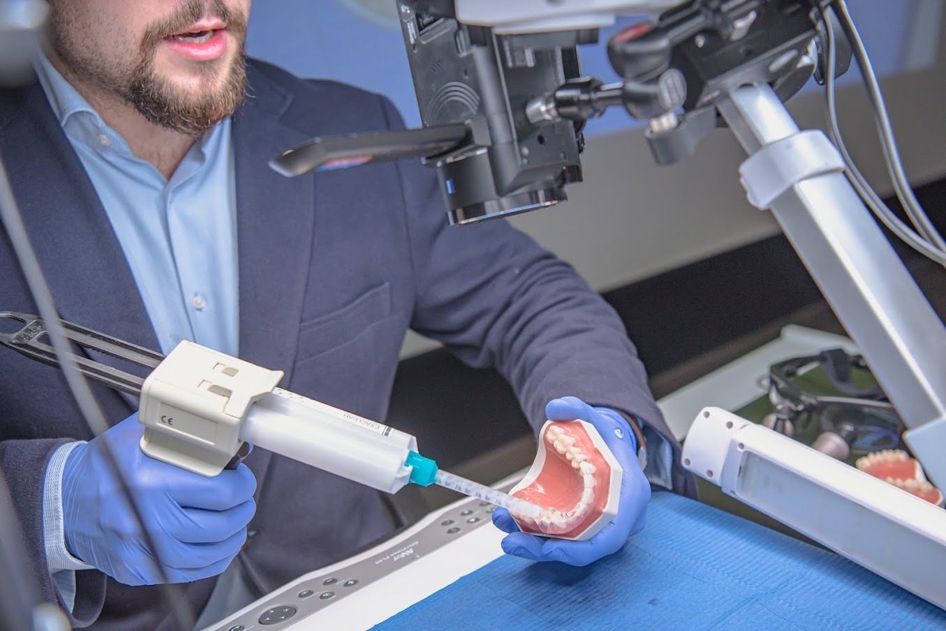 Hands-on 1 - Injectable Technique – Composite Tabletops in Distal Teeth by David Geštakovski